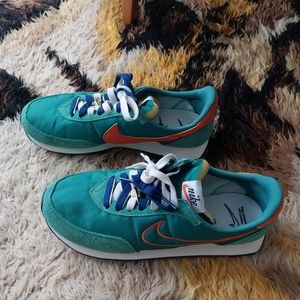 NWOB Retro Nike Waffle Sneakers, Women's 10 / EU 42